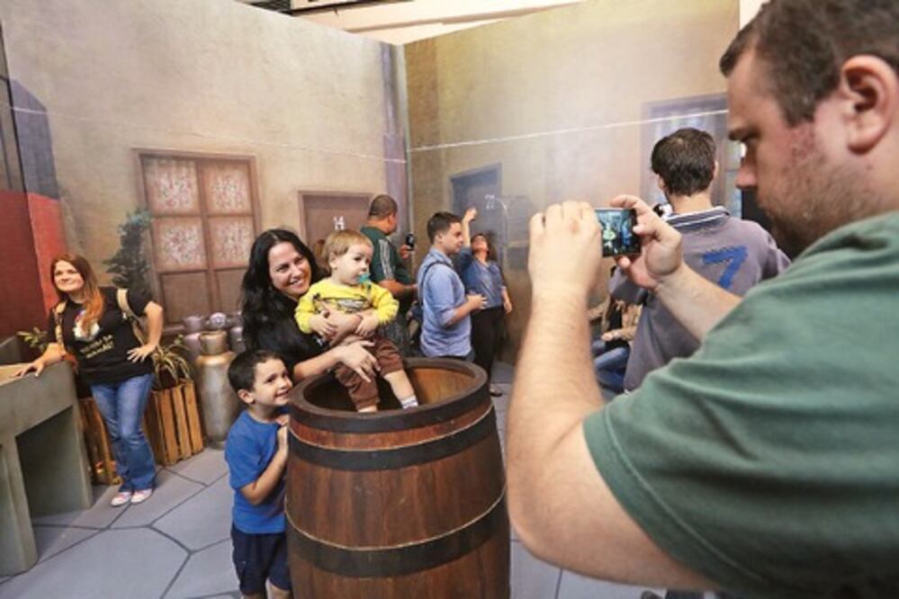 Rinden homenaje a Chespirito en vecindad brasileña