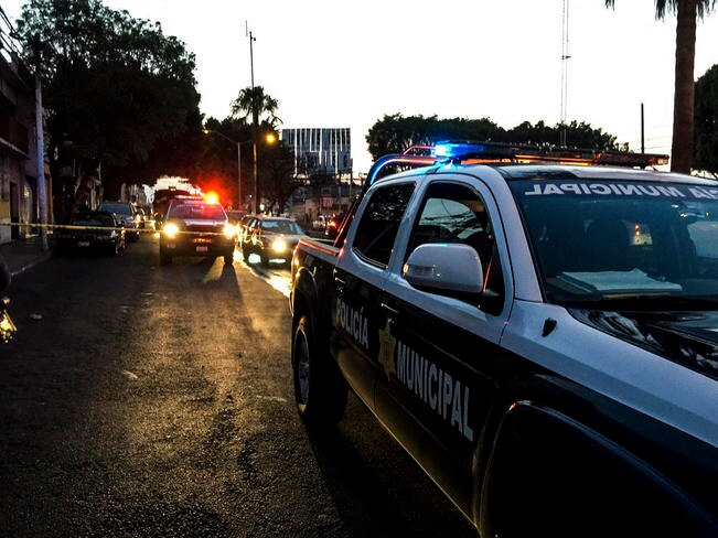 En el lugar de los hechos se aseguró al conductor de la camioneta para trasladarlo a la Fiscalía (FOTO: OBTURE PRESS)
