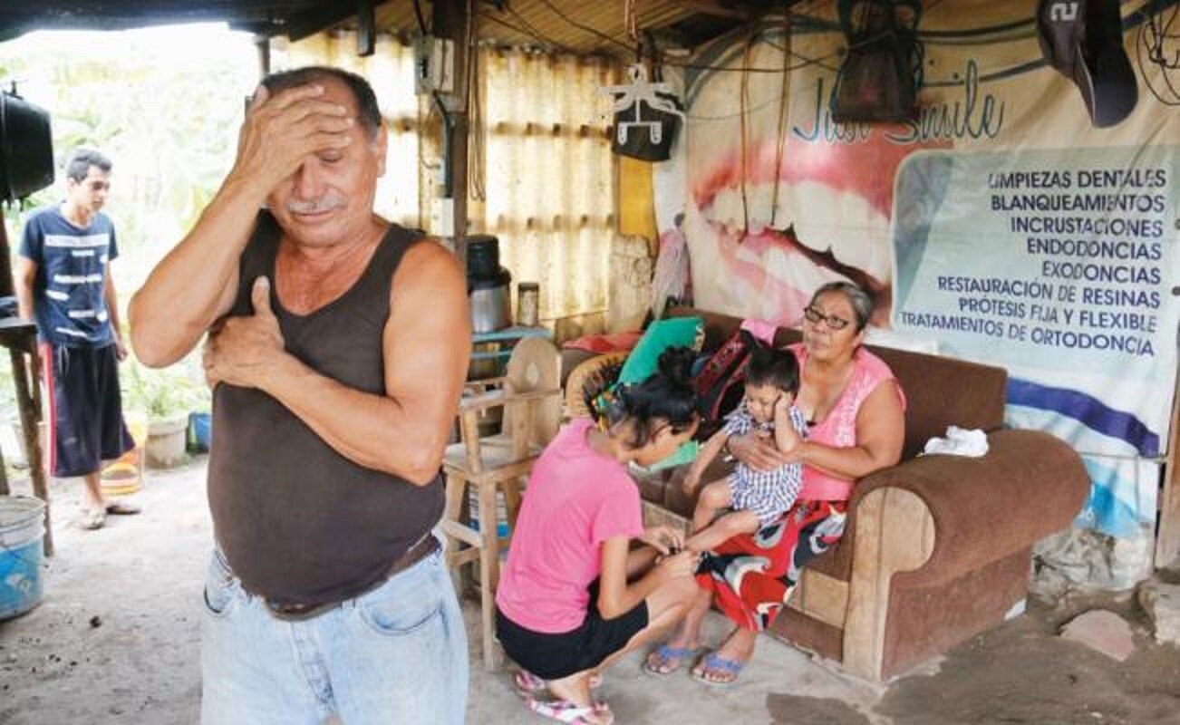 Don Santos y su familia llegaron a Tabasco hace cinco años en busca de un mejor futuro, pero sólo encontraron más carencias, debido a que la entidad es la que entre 2014 y 2016 presenta el peor panorama. Su población en pobreza aumentó. Foto: LUMA LÓPEZ
