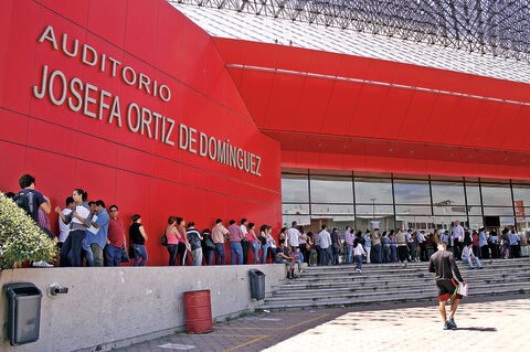 Largas filas, en el último día para pagar refrendo de autos