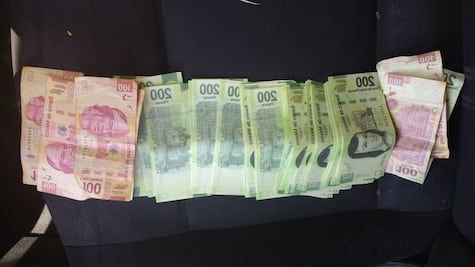 Joven es detenido por pagar con billetes falsos