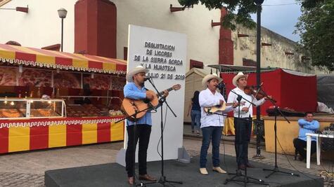 Sigue la algarabía en el Festival de Santiago