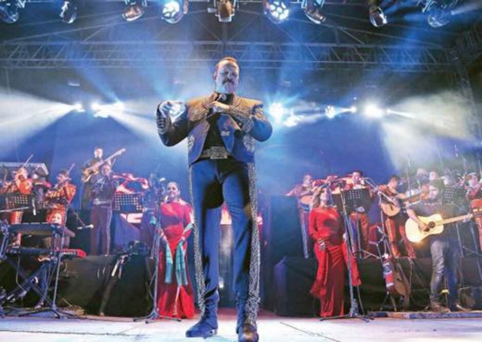Pepe Aguilar rompe récord