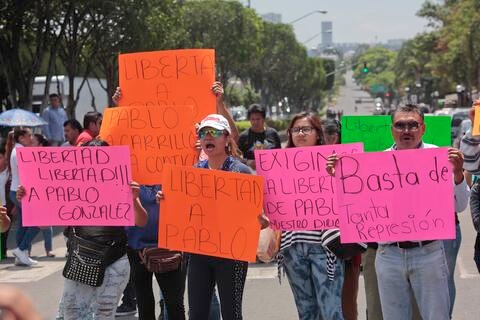 Ambulantes desquician la ciudad por 4 horas