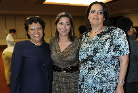 Festejan tres décadas de ayudar