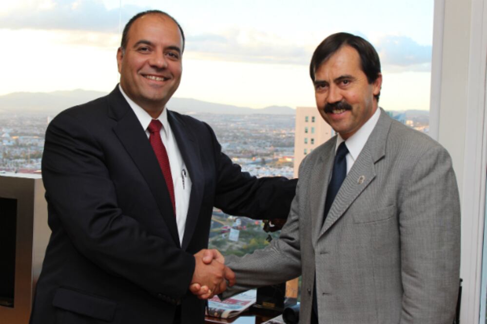 Se reúnen De la Isla y Roberto Loyola