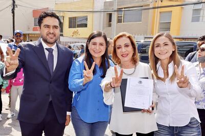 INE entrega constancias a senadores electos a Lupita Murguía y Agustín Dorantes