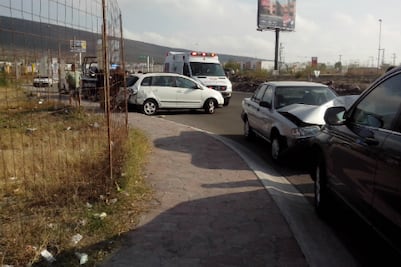 Colisionan en el Fray Junípero