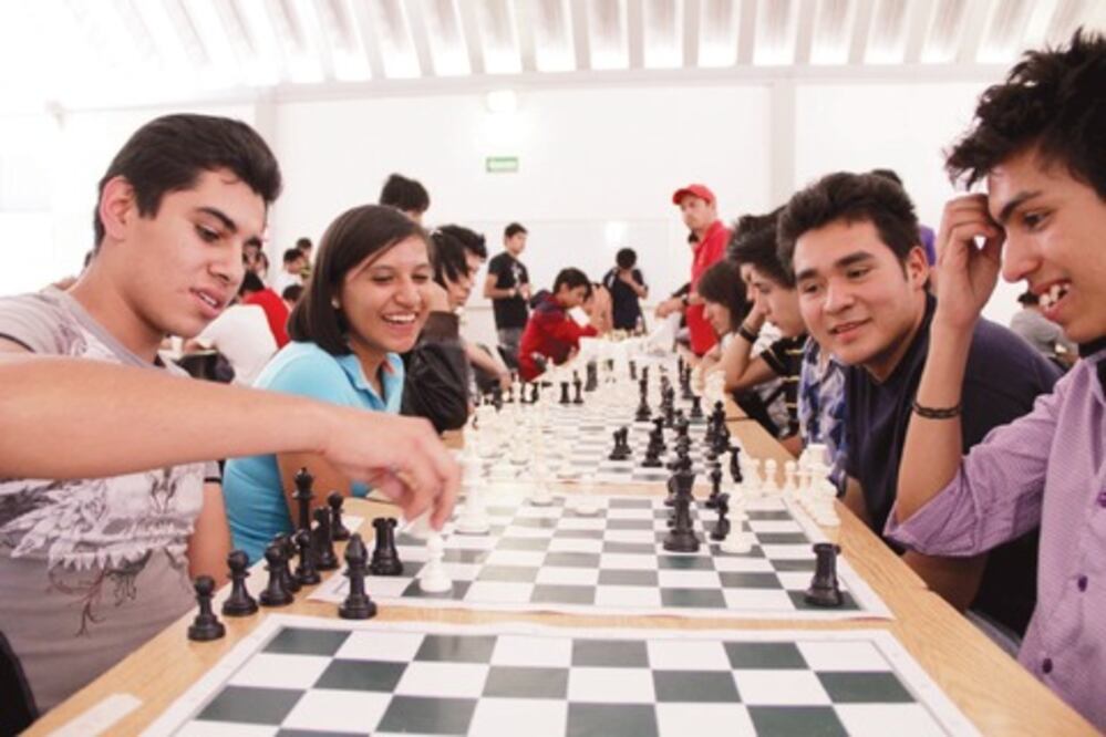 Participan en torneo de ajedrez