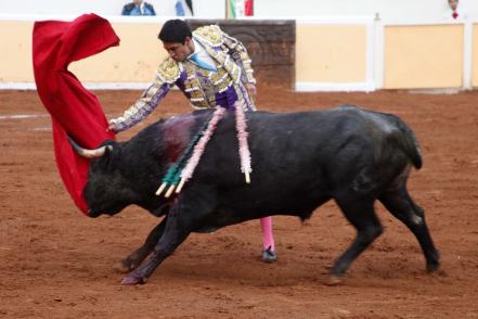 Bureles quedan a deber en corrida del 15 de septiembre
