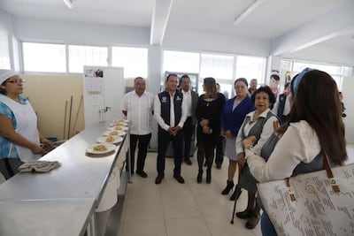 Entregan comedor y bebederos reconstruidos en secundaria