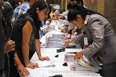 UAQ da 3 mil becas a alumnos