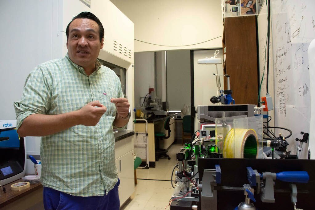 ¿Buscas una carrera? Capacítate en fotónica o en óptica, dice investigador de la UNAM