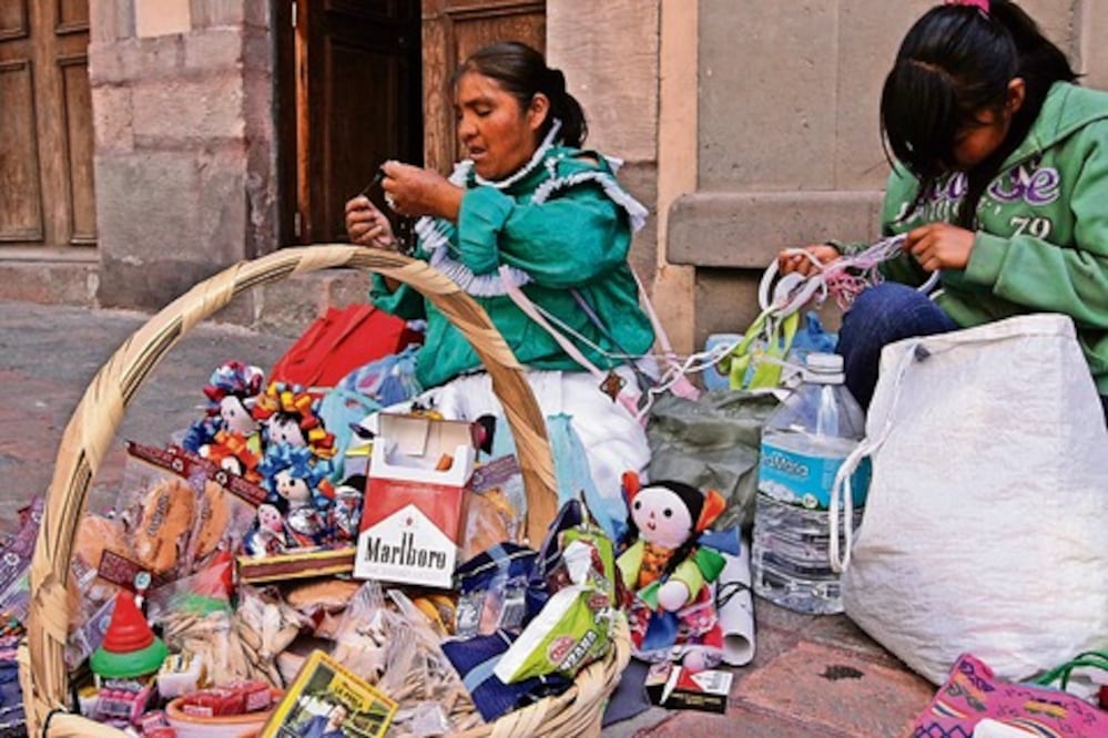 Tras pagar multa, darán artesanías a indígenas