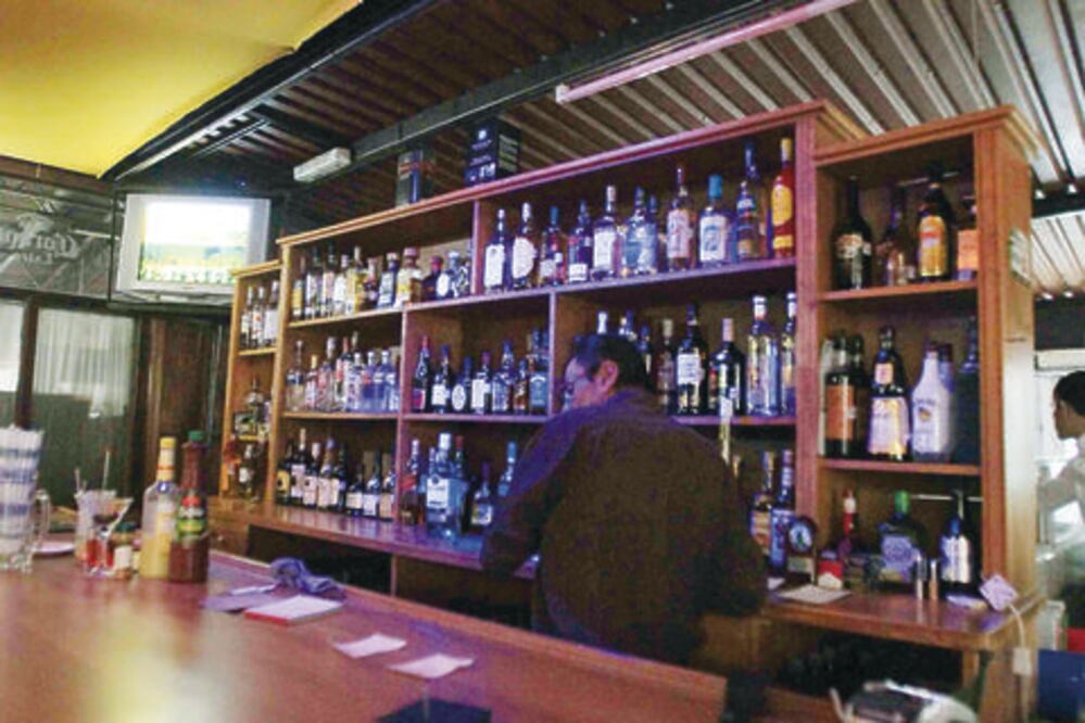 Descartan clausurar bares y misceláneas 