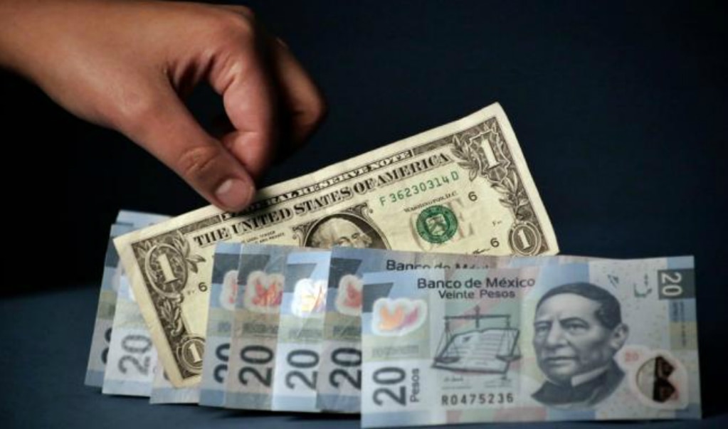 Llega dólar a $21.90 tras regreso de Videgaray