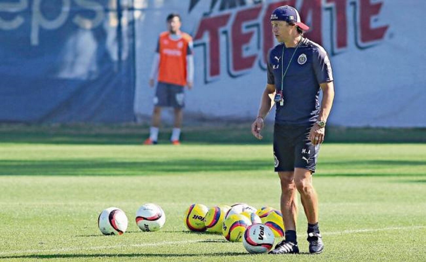 Almeyda se queja por refuerzos