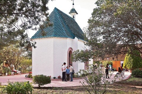Alistan festejo en templo mariano