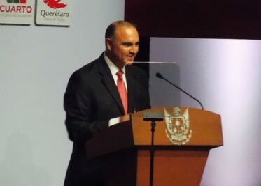 Presenta mensaje ante políticos