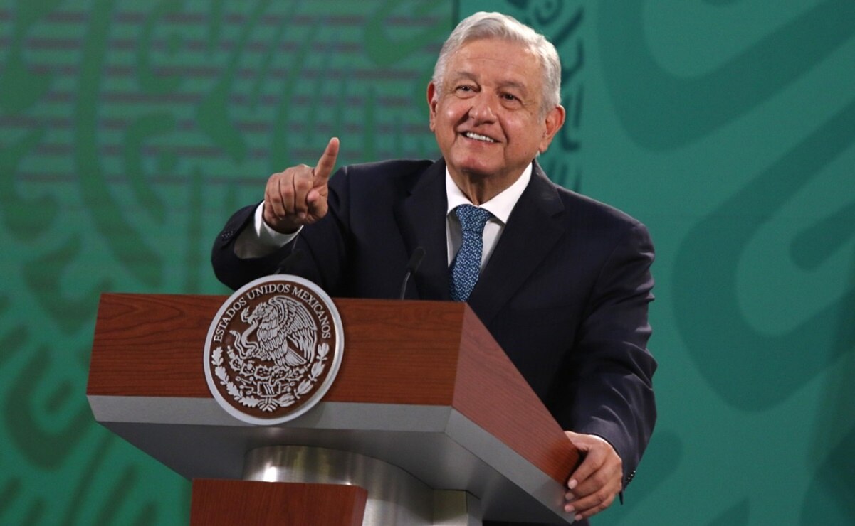 AMLO sugiere encuesta telefónica para resolver candidaturas de Salgado Macedonio y Morón