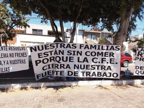 Protestan ante CFE por cobro excesivo