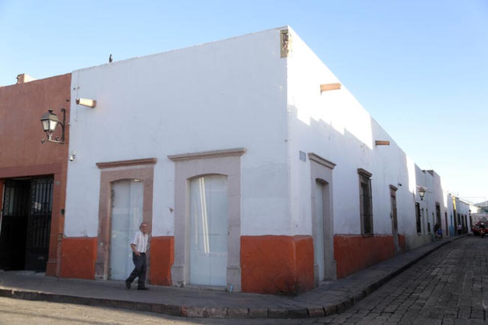 Roban piezas únicas, prototipos, equipo de seguridad y mobiliario, entre el material figuraban obras creadas para Zona Maco México 2017 y computadoras en donde se resguardaba el trabajo de siete años. (GONZALO IBÁÑEZ. EL UNIVERSAL)