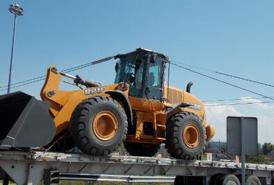 Derriba tráiler postes en B. Quintana