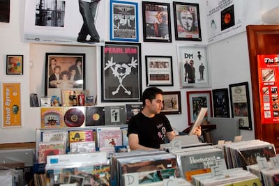 “Discos de vinil guardan historias, el CD sólo datos”: Rodrigo Santillán 