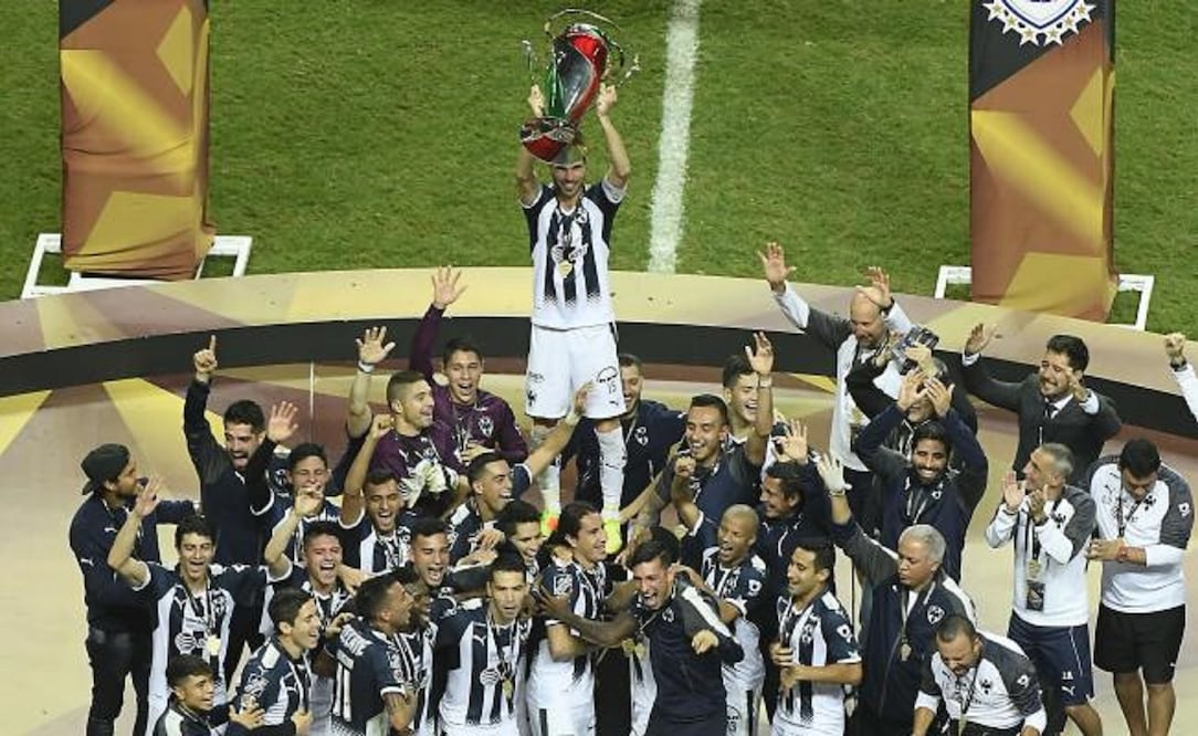 Imago7. Basanta levanta el título de campeón.