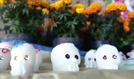 Urge proteger negocio de calaveritas de dulce