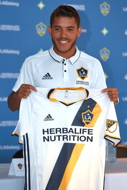 Dos Santos fue presentado y le ilusiona jugar con Giovani (SCOTT VARLEY. AP)