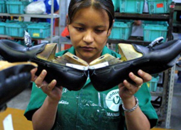 Exportaciones caen 0.05% en septiembre: INEGI