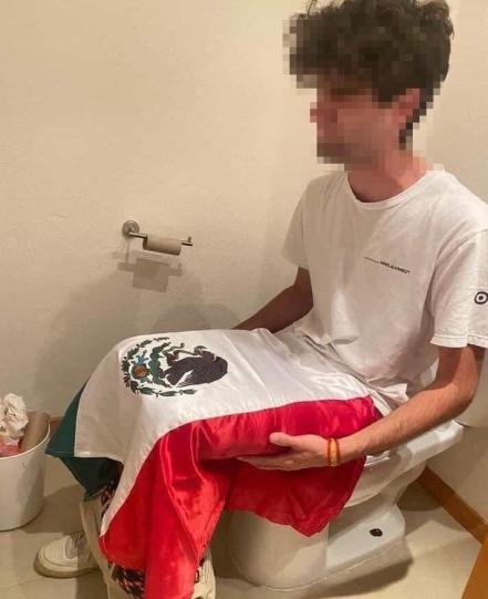 Estudiantes franceses se burlan de la bandera de México; estaban de intercambio en La Salle León