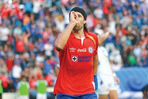 A Cruz Azul le sigue la “suerte del líder”
