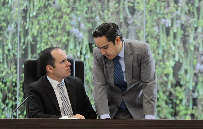 Diputados rechazan que hayan detenido evaluación