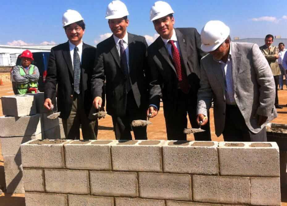 Colocan la primera piedra de la empresa Hi-Lex