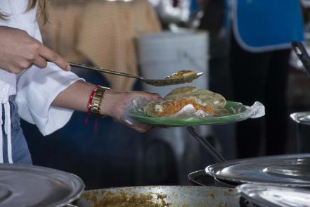 Tacos Las Vías; de una mesa bajo un árbol a  recibir decenas de comensales