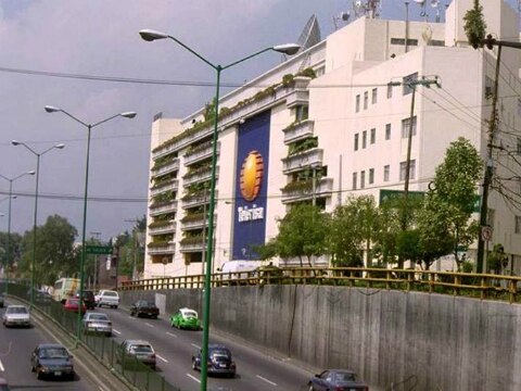 Televisa y TV Azteca: los enredos