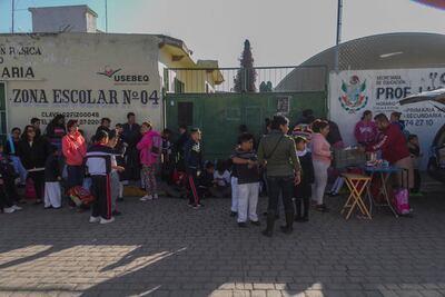 Acusan a maestra de golpear a un alumno