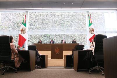 En receso, sesión sobre revocación de mandato