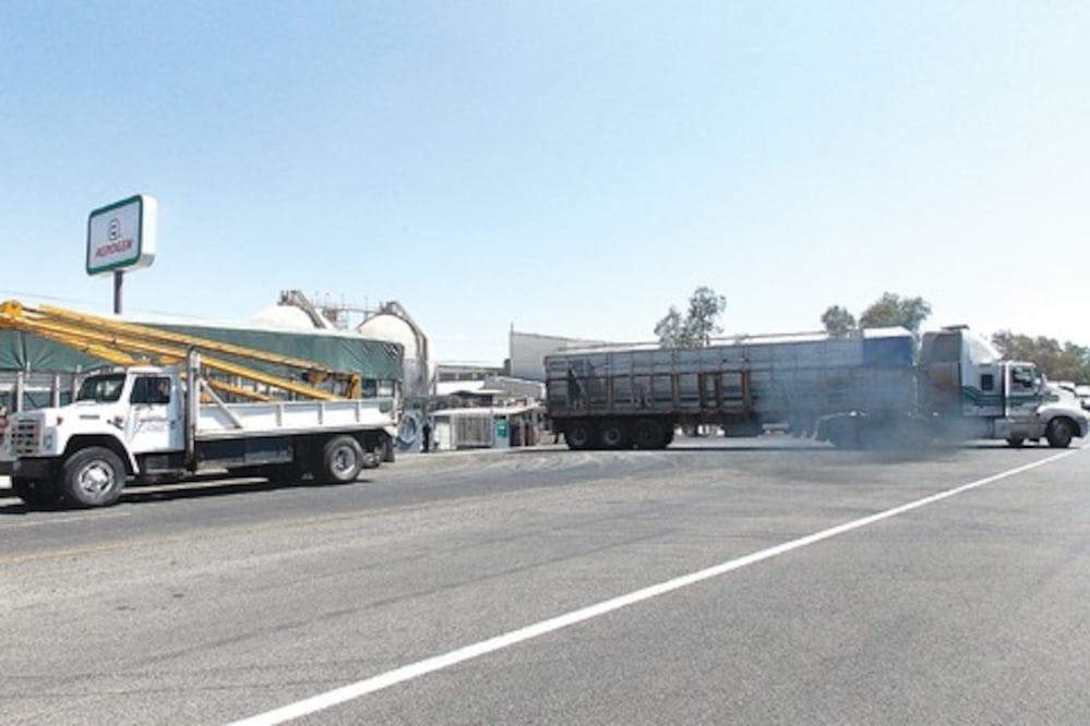 Denuncian obstrucción en la carretera el Tlacote
