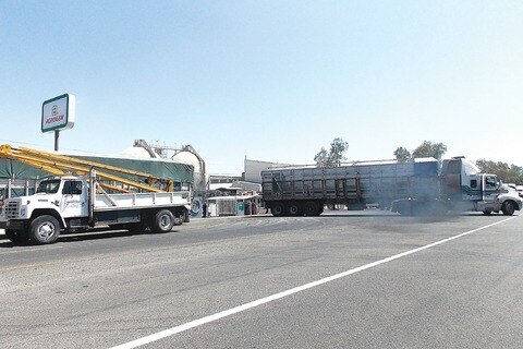 Denuncian obstrucción en la carretera el Tlacote