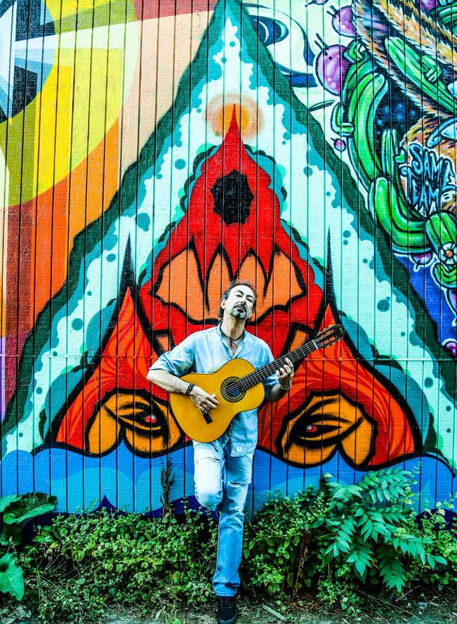 José Antonio, un “guitarrista azul”