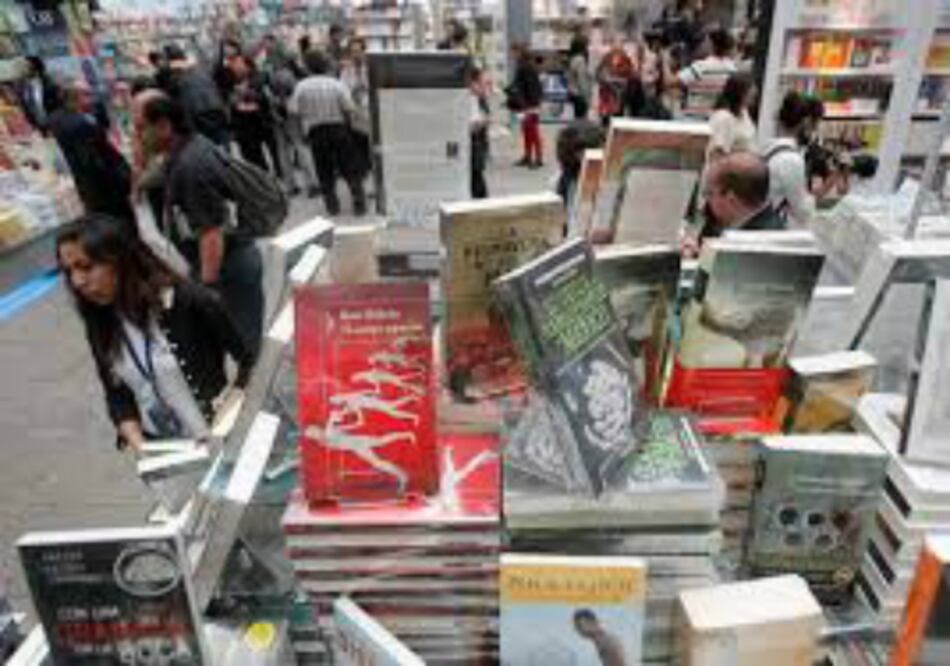 Se manifiestan a favor de la Feria del Libro en Querétaro