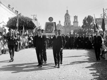 INAH Querétaro comparte fotografía histórica del traslado de la Constitución de 1917