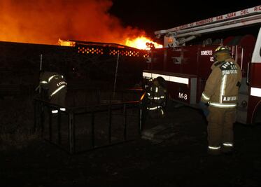 Voraz incendio por explosión de tanque 