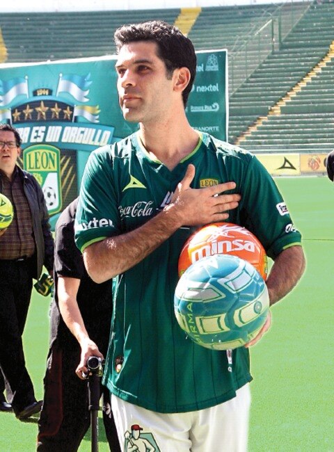 Rafa Márquez, aclamado en León