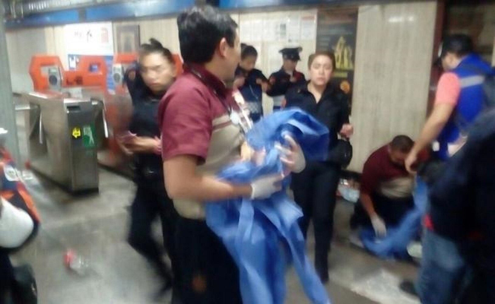 Nace bebé en estación del Metro Allende