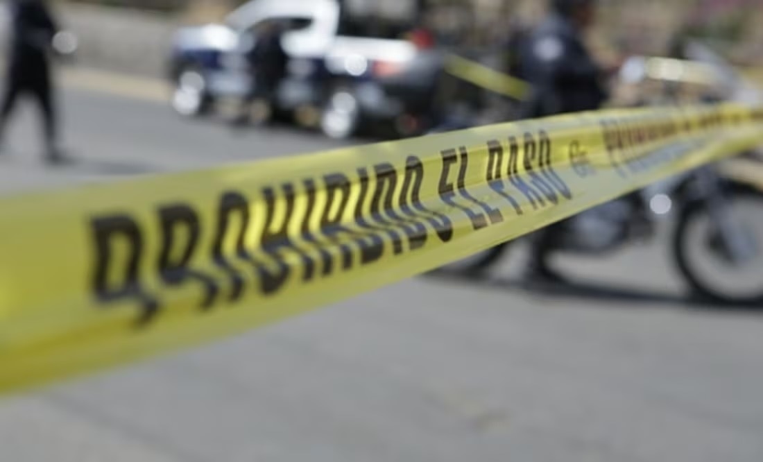 Abandonan 5 cuerpos dentro de camioneta sobre carretera Salamanca-Celaya en Guanajuato; tenían impactos de bala