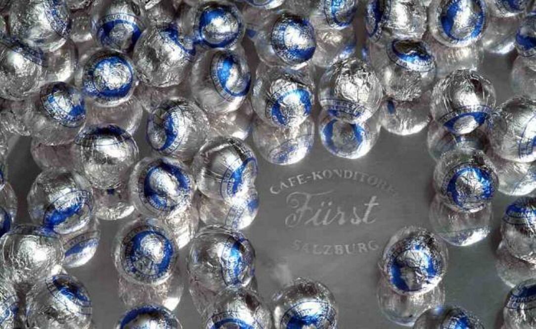 Esta es la envoltura original del mozartkugel. Las otras marcas varían el color, pero siempre conservan al virtuoso Mozart. (Foto: Cortesía)